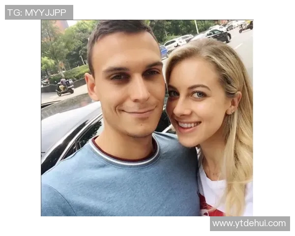 每位足球明星背后默默支持的妻子们她们的故事与付出